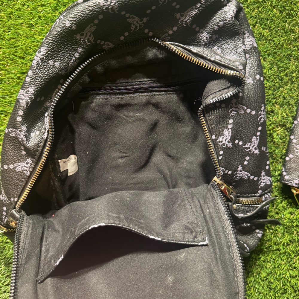 Stylish Black Patterned Backpack Set - image 3